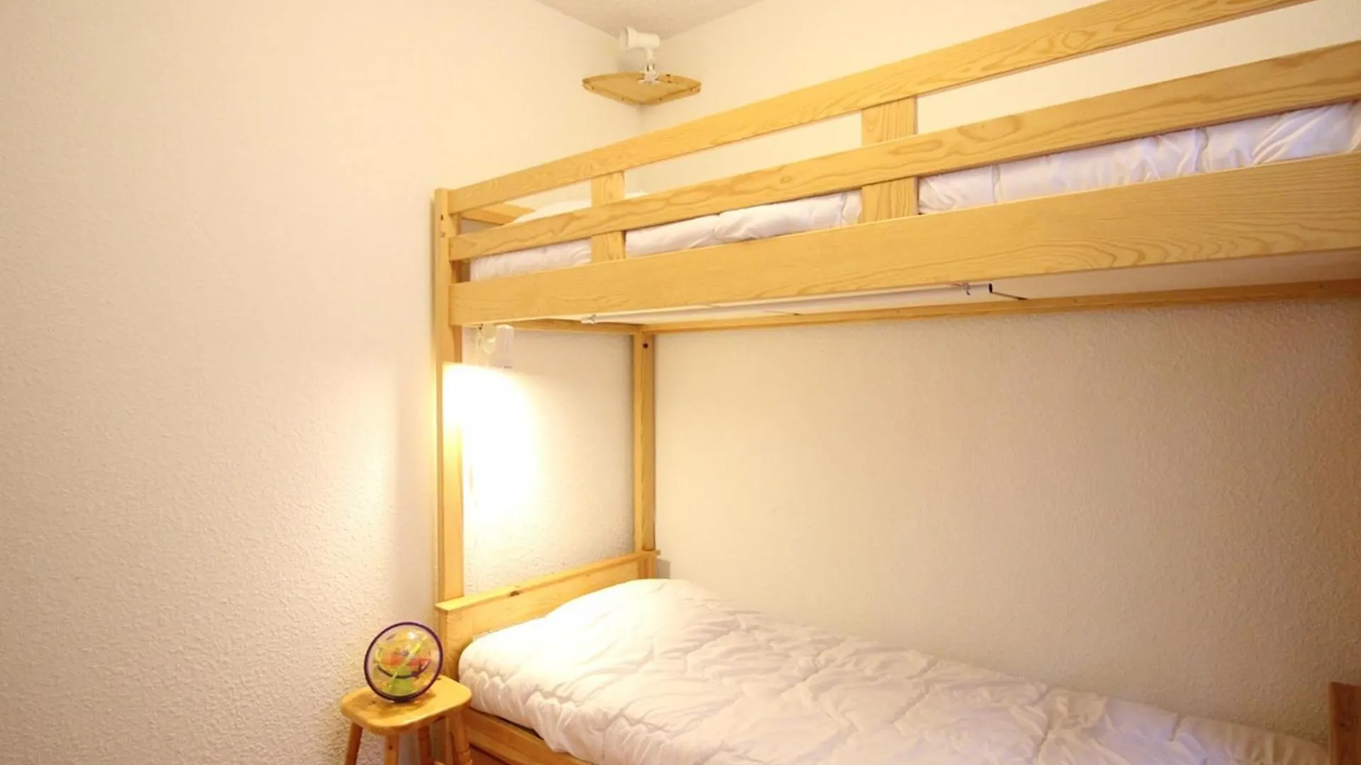 Mont-Dore, F3 Confortable Avec Terrasse, Parking, Proche Centre - Fr-1-415-98